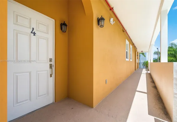 $450,000 | 555 East Dania Beach Boulevard, Unit 4, Dania Beach, FL 33004