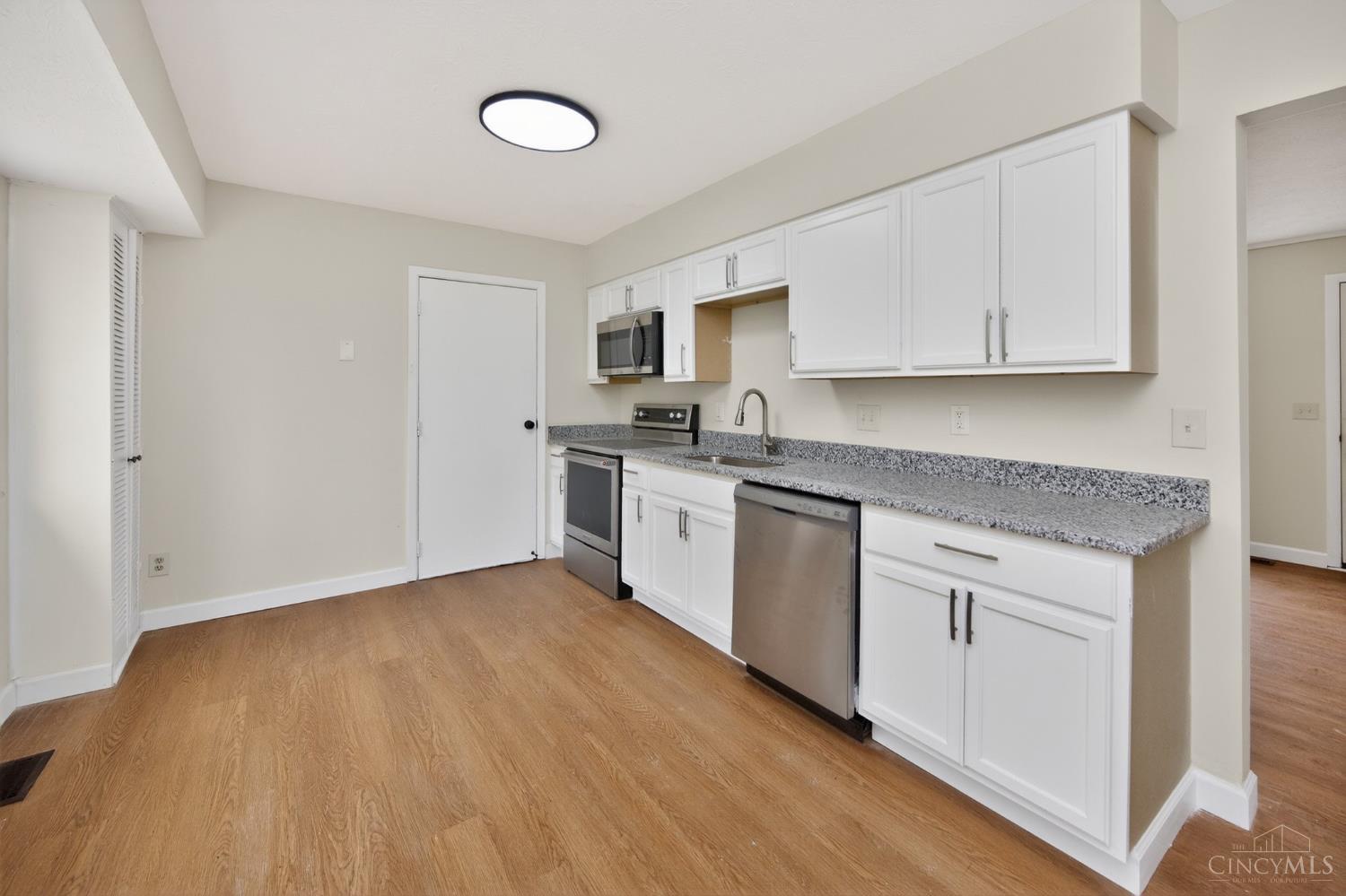 11424 Riga Court Forest Park, OH 45240 - Photo 10 of 49