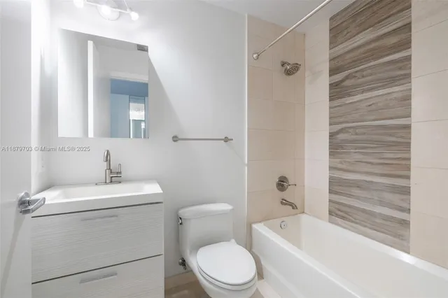 $2,800 | 60 Southwest 13th Street, Unit 2413, Miami, FL 33130