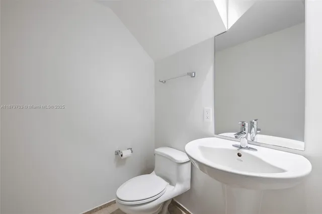 $2,800 | 60 Southwest 13th Street, Unit 2413, Miami, FL 33130