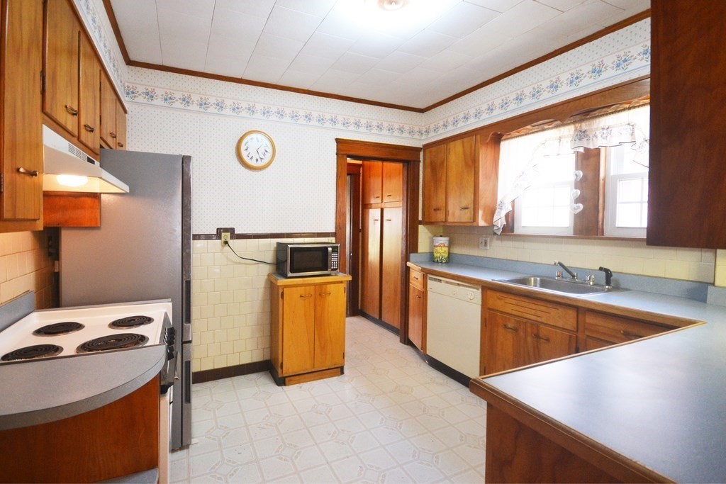 82 Randolph Road Worcester, MA 01606 - Photo 16 of 37 Gallery Image 16