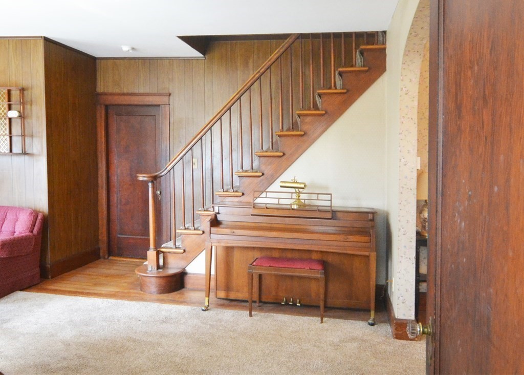 82 Randolph Road Worcester, MA 01606 - Photo 4 of 37 Gallery Image 4