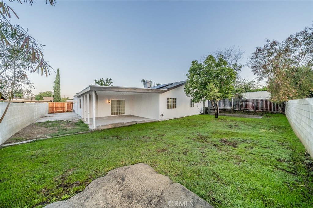 555 North Chestnut Avenue Rialto, CA 92376 - Photo 29 of 33 a view of a house with a backyard
