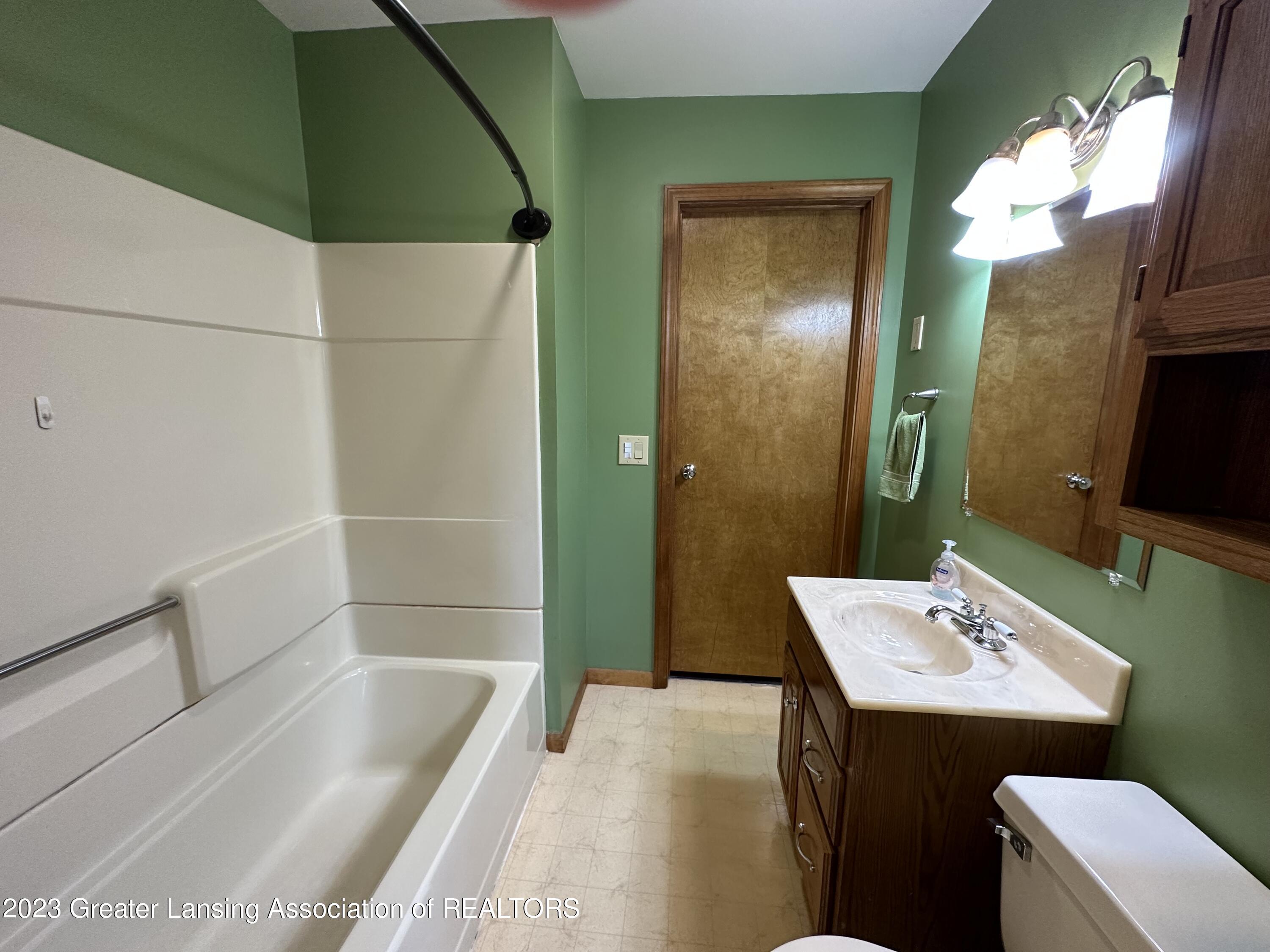 2119 Riverside Court Lansing, MI 48906 - Photo 23 of 39 IMG_5548