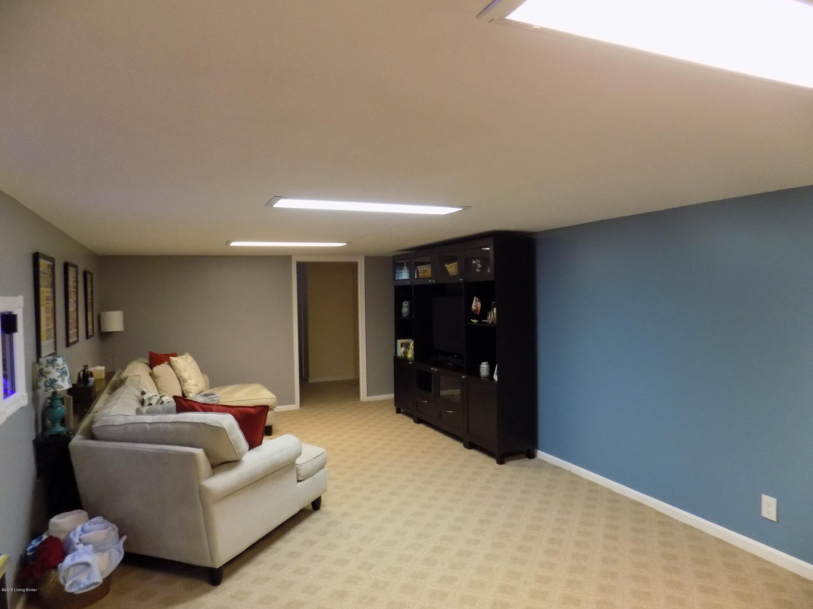 1905 Buttonwood Road Louisville, KY 40222 - Photo 22 of 30 001