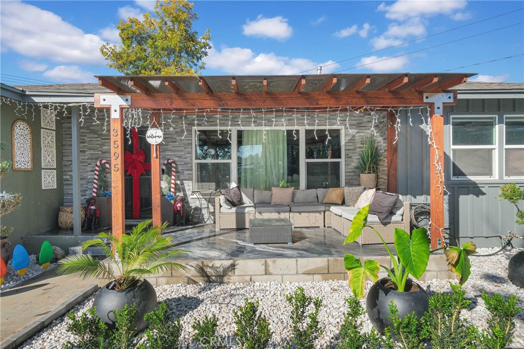 3595 Timothy Way Riverside, CA 92506 - Photo 4 of 17