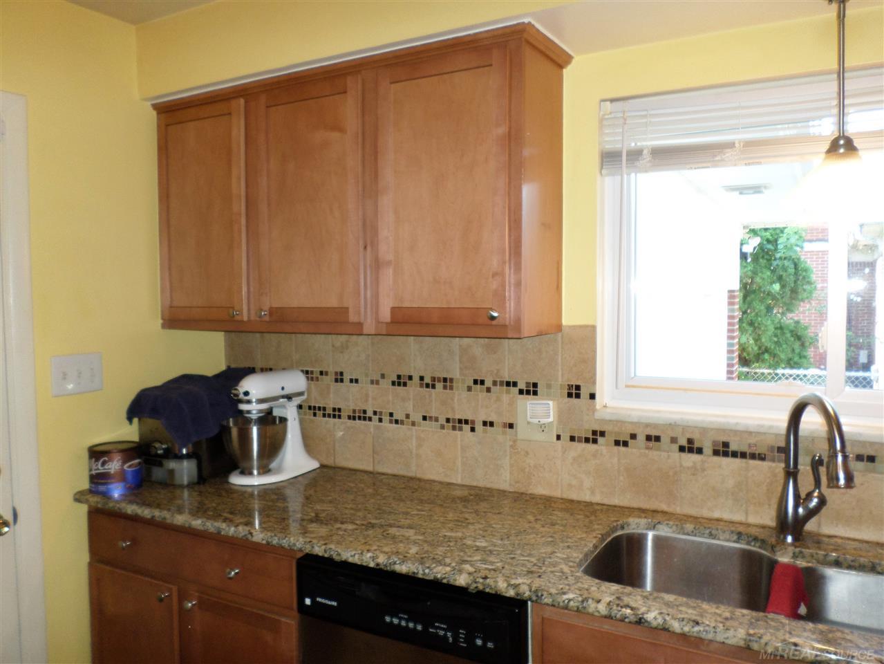 27064 Jean Road Warren, MI 48093 - Photo 3 of 23