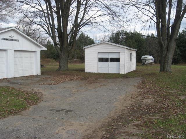 9108 North Seymour Road Flushing, MI 48433 - Photo 5 of 25 IMG_2996.jpg
