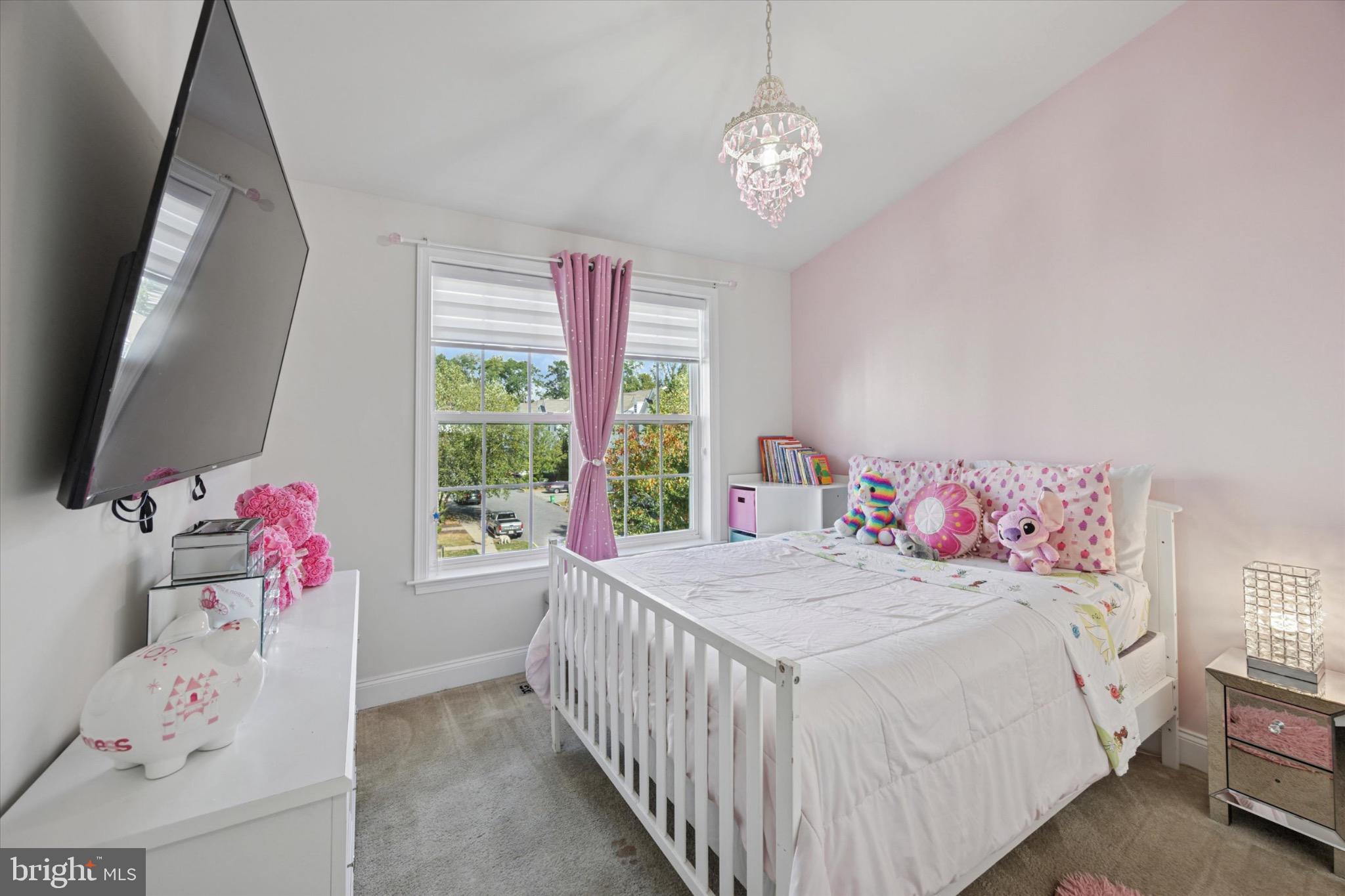 213 Corvus Circle Media, PA 19063 - Photo 23 of 34 a bedroom with a bed and a window