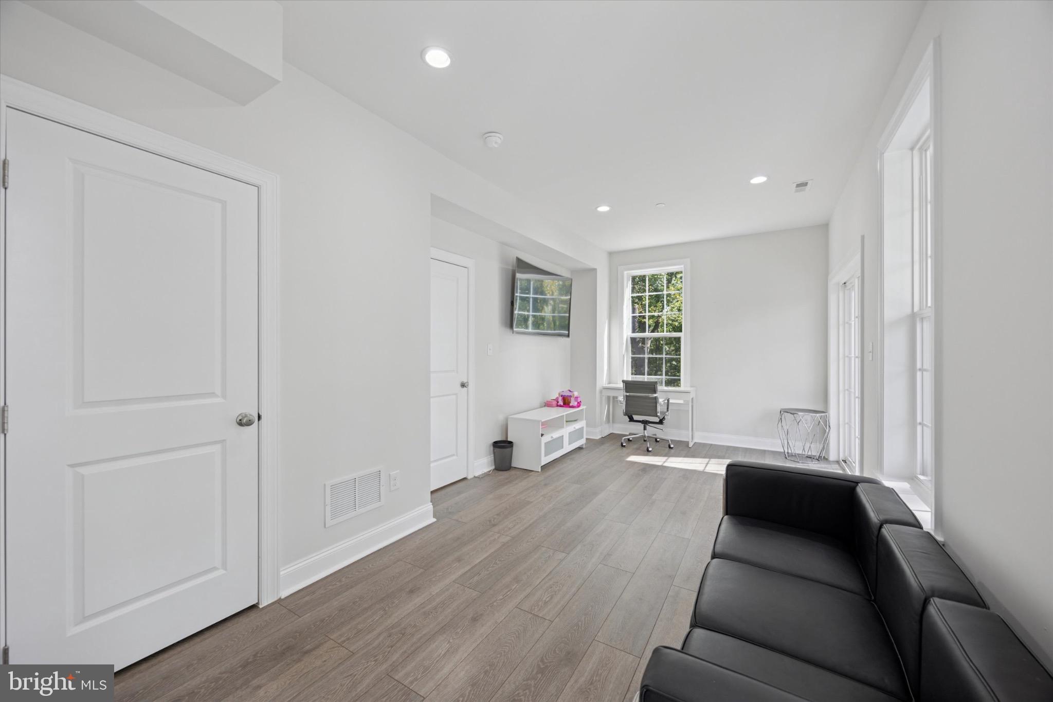 213 Corvus Circle Media, PA 19063 - Photo 26 of 34 a view of livingroom with furniture