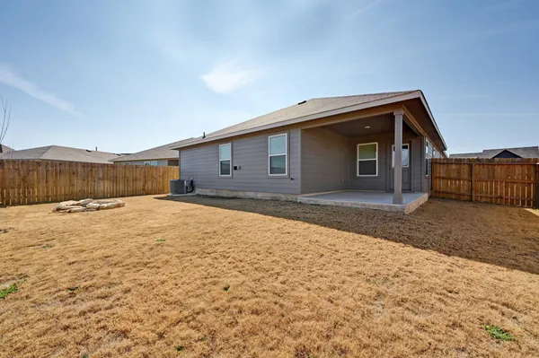 $2,200 | 1806 Windsor Boulevard, Lockhart, TX 78644