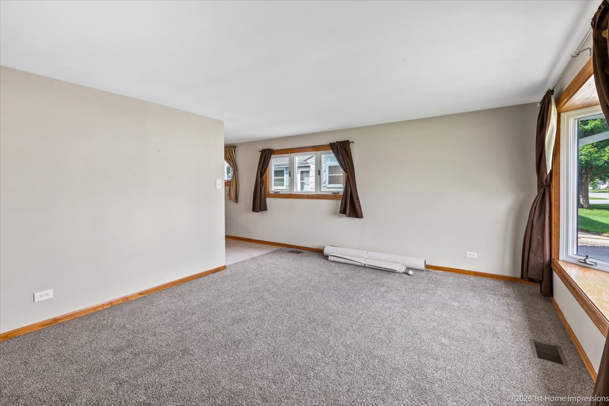 8875 South Corcoran Road Hometown, IL 60456 - Photo 4 of 23