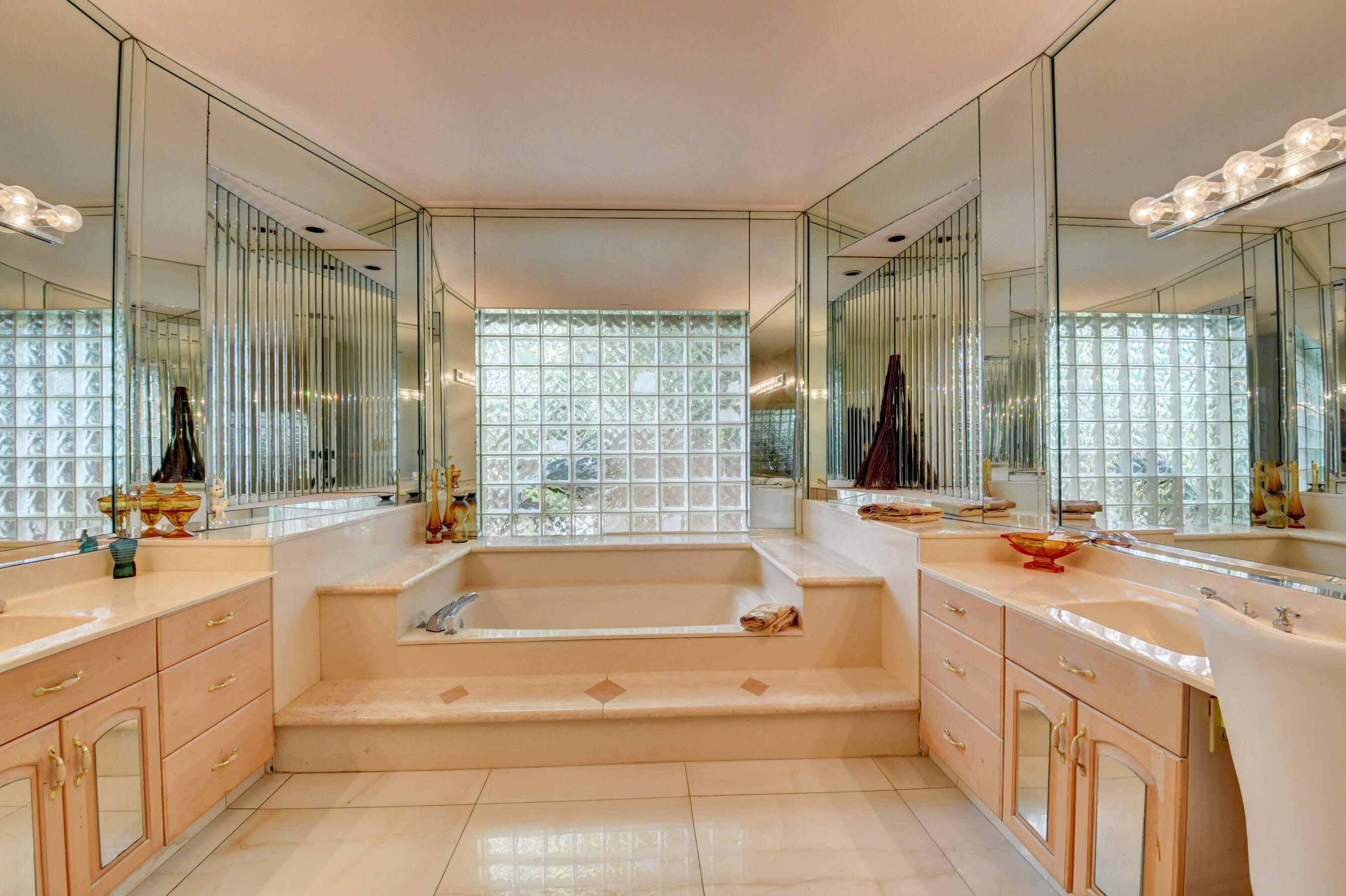 4701 Pine Tree Drive Boynton Beach, FL 33436 - Photo 25 of 35 4701 prim bath 2