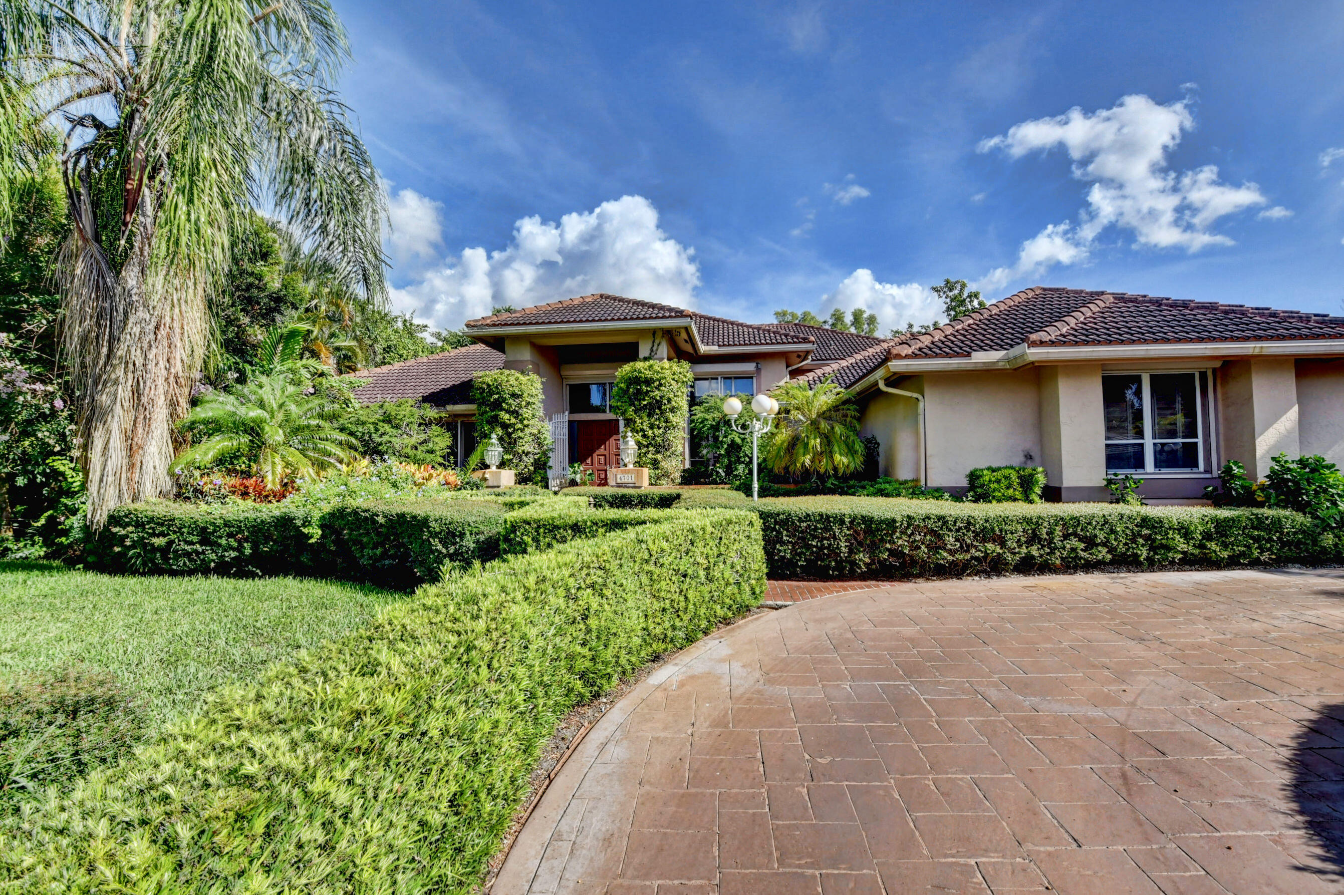 4701 Pine Tree Drive Boynton Beach, FL 33436 - Photo 34 of 35 4701 front ground level