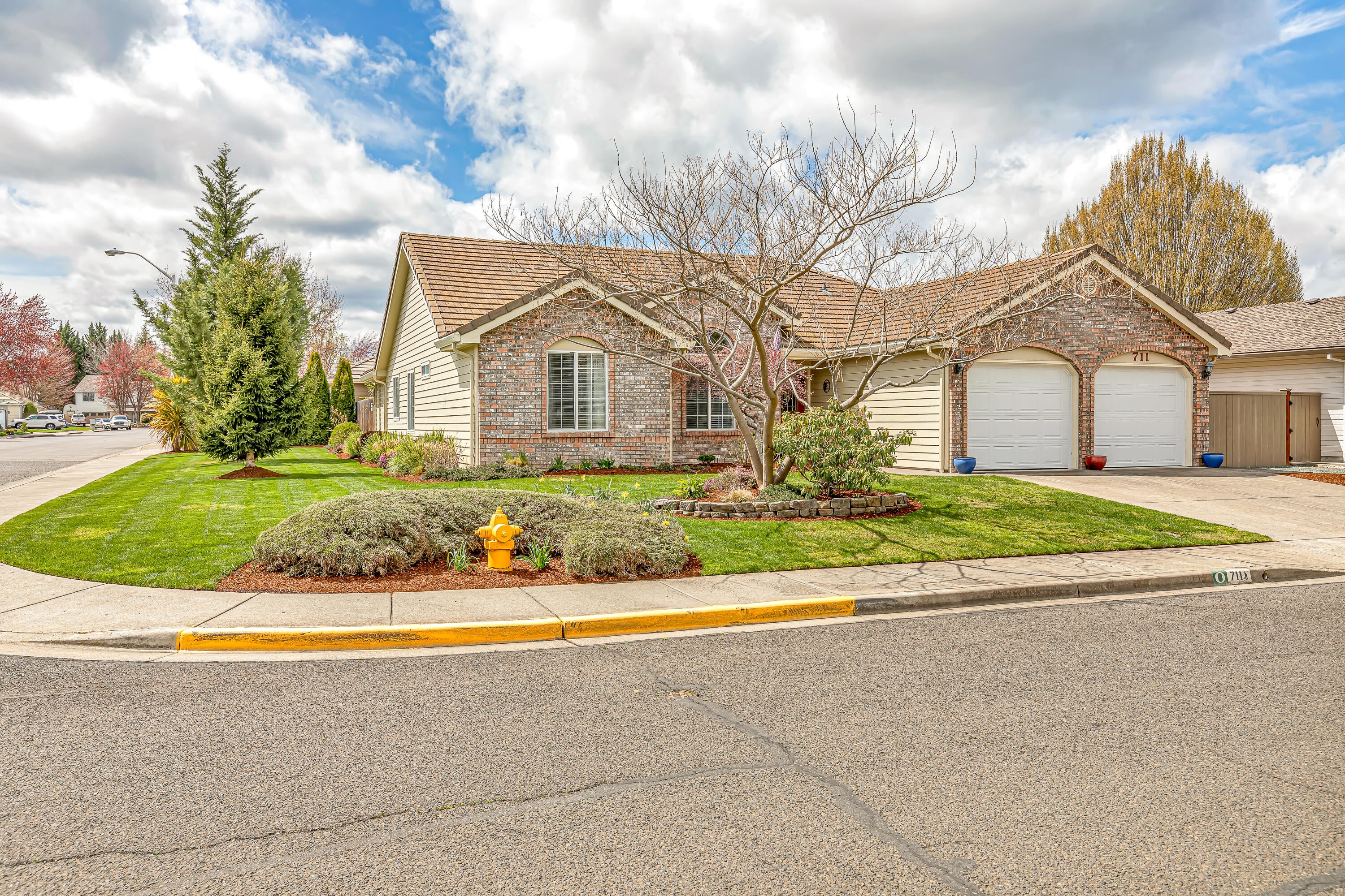 711 Brandon Street Central Point, OR 97502 - Photo 1 of 47 9R9A7770