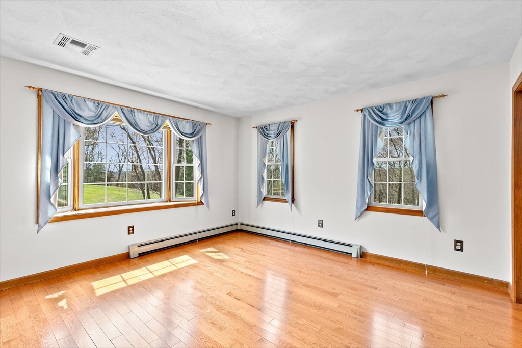 19 Crestview Drive Mendon, MA 01756 - Photo 4 of 40