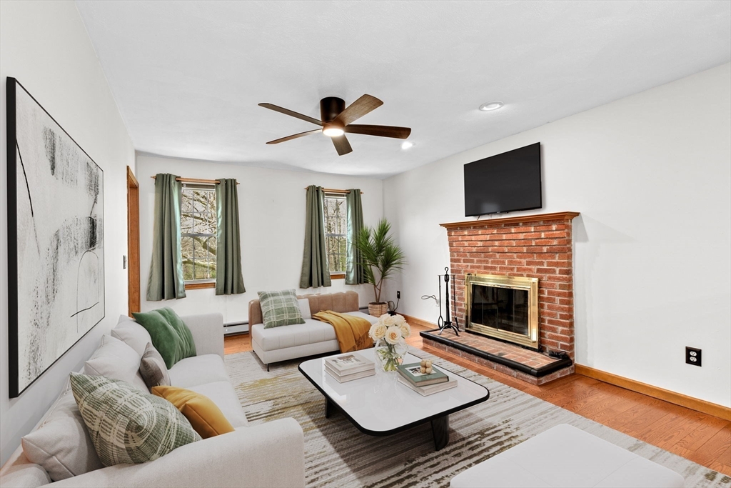 19 Crestview Drive Mendon, MA 01756 - Photo 10 of 40