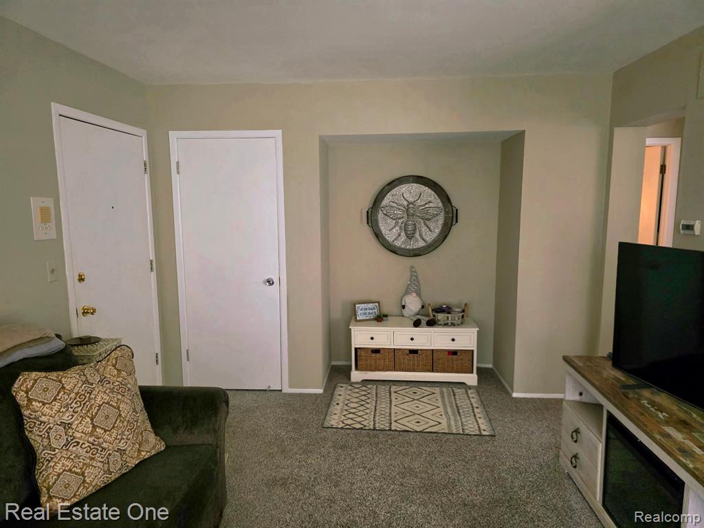 29364 Hoover Road Warren, MI 48093 - Photo 8 of 25