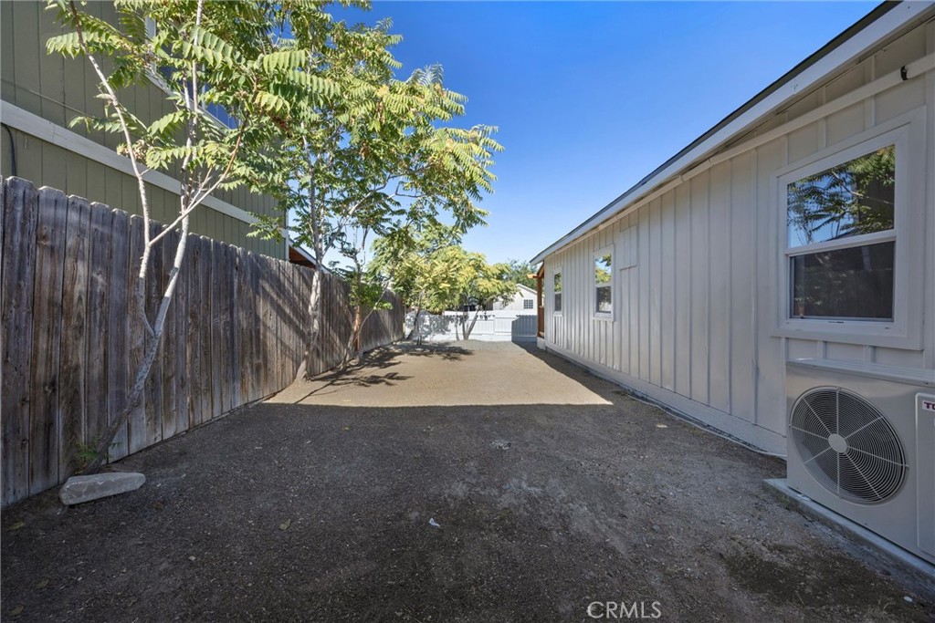 102 Jackson Street Taft, CA 93268 - Photo 26 of 34 a backyard of a house with lots of green space