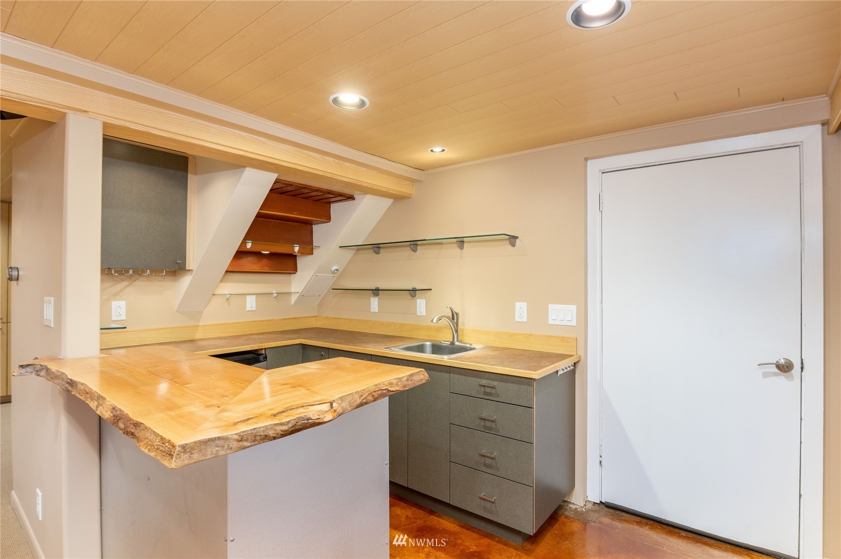 2103 Perry Avenue Bremerton, WA 98310 - Photo 25 of 34 Gallery Image 25