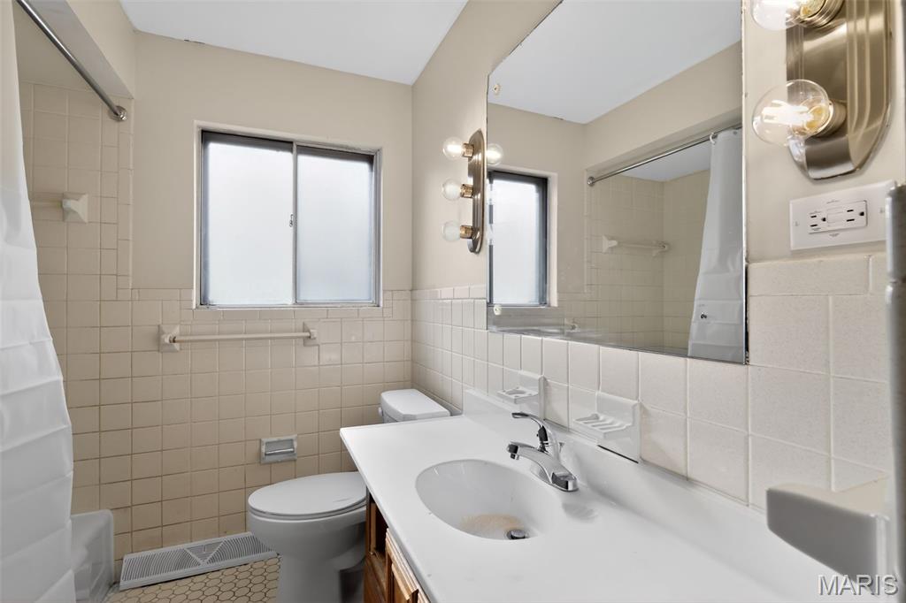 808 Bella Lane St. Louis, MO 63137 - Photo 19 of 33