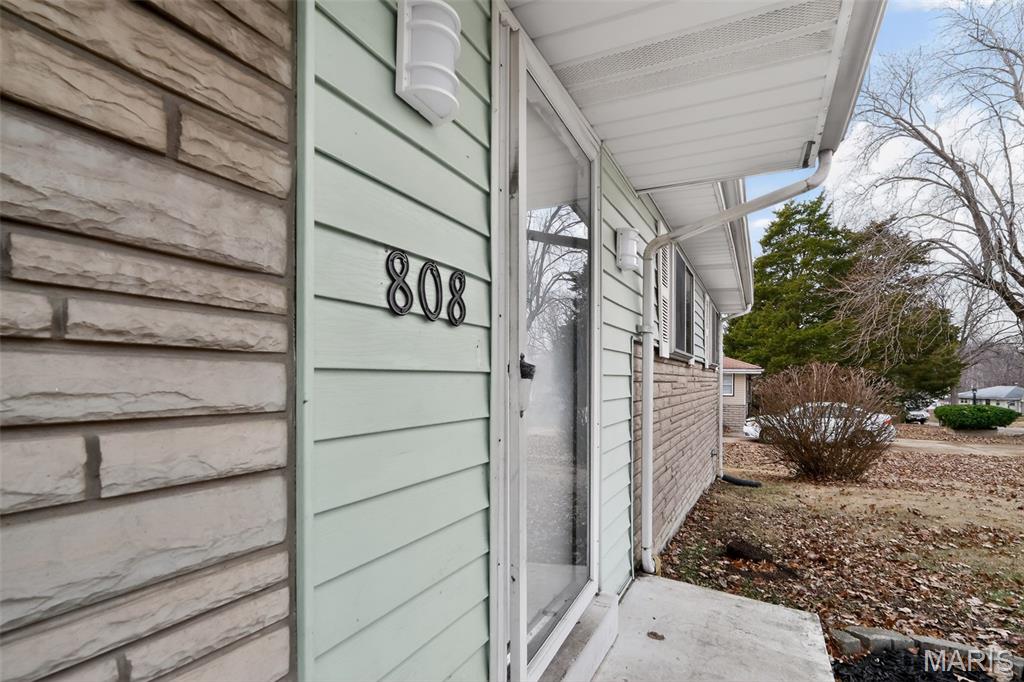 808 Bella Lane St. Louis, MO 63137 - Photo 3 of 33