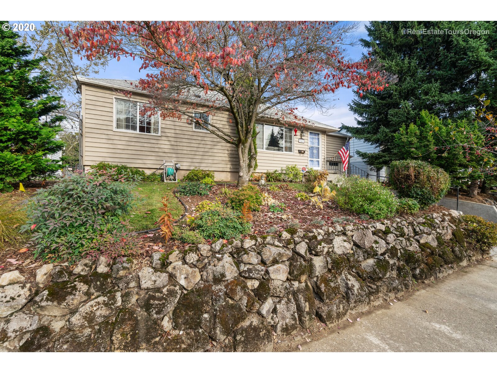 3417 Northeast Rosa Parks Way Portland, OR 97211 - Photo 1 of 29 Gallery Image 1