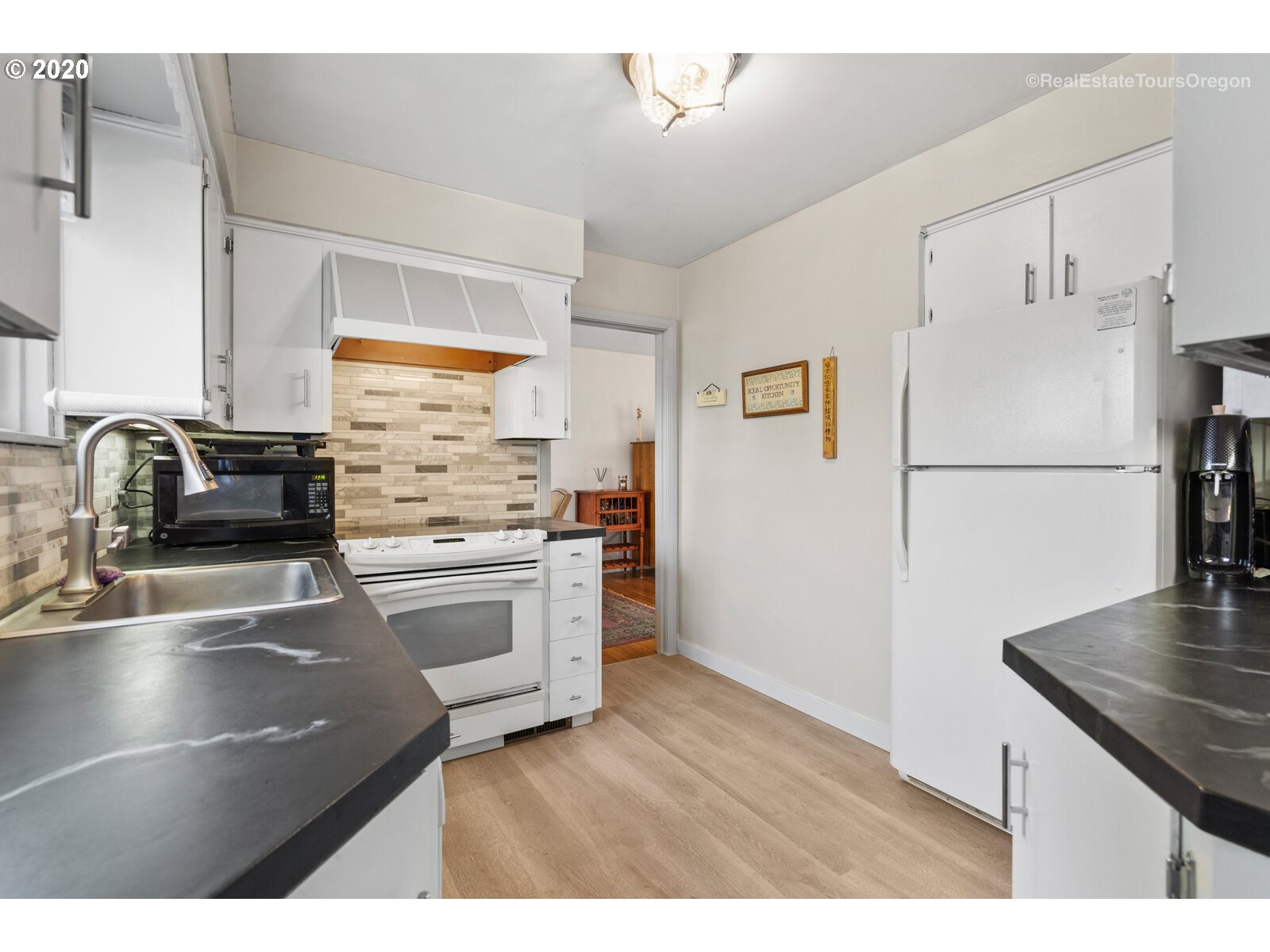 3417 Northeast Rosa Parks Way Portland, OR 97211 - Photo 8 of 29 Gallery Image 8