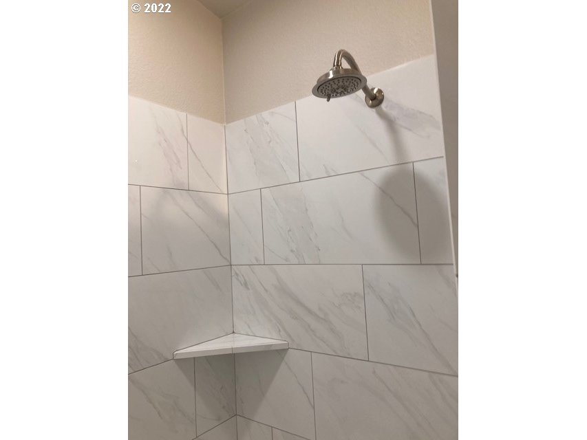 3104 Southwest Terrace Drive Pendleton, OR 97801 - Photo 13 of 18 a bathroom with a sink and a mirror