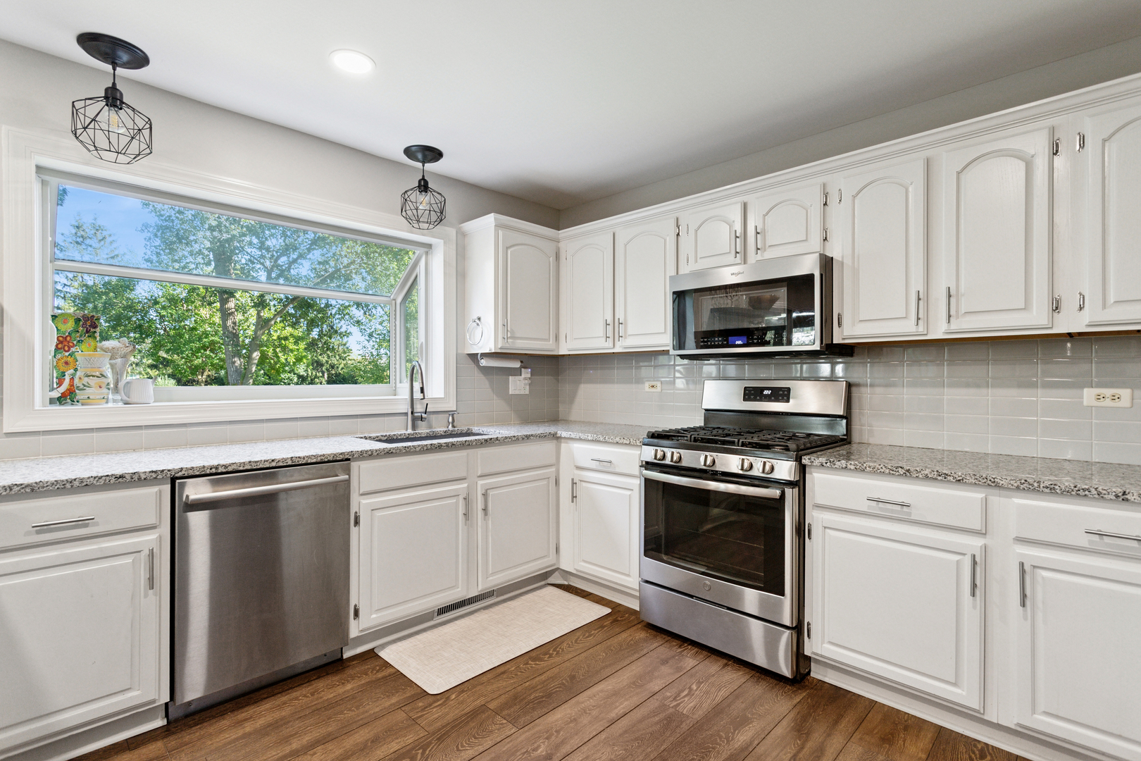 591 Greenwood Road Northbrook, IL 60062 - Photo 8 of 33 Gallery Image 8
