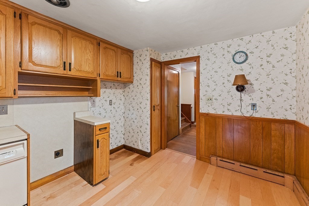 105 Lewis Avenue West Springfield, MA 01089 - Photo 12 of 38