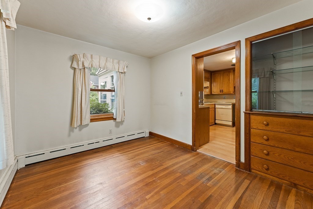 105 Lewis Avenue West Springfield, MA 01089 - Photo 13 of 38