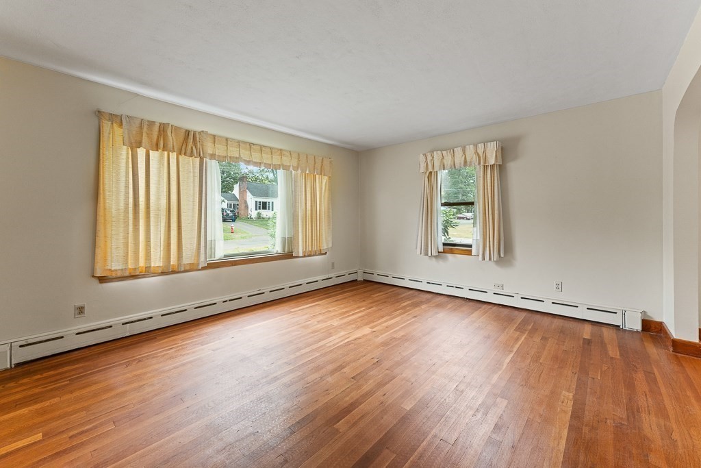 105 Lewis Avenue West Springfield, MA 01089 - Photo 16 of 38