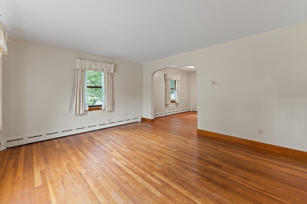 105 Lewis Avenue West Springfield, MA 01089 - Photo 17 of 38