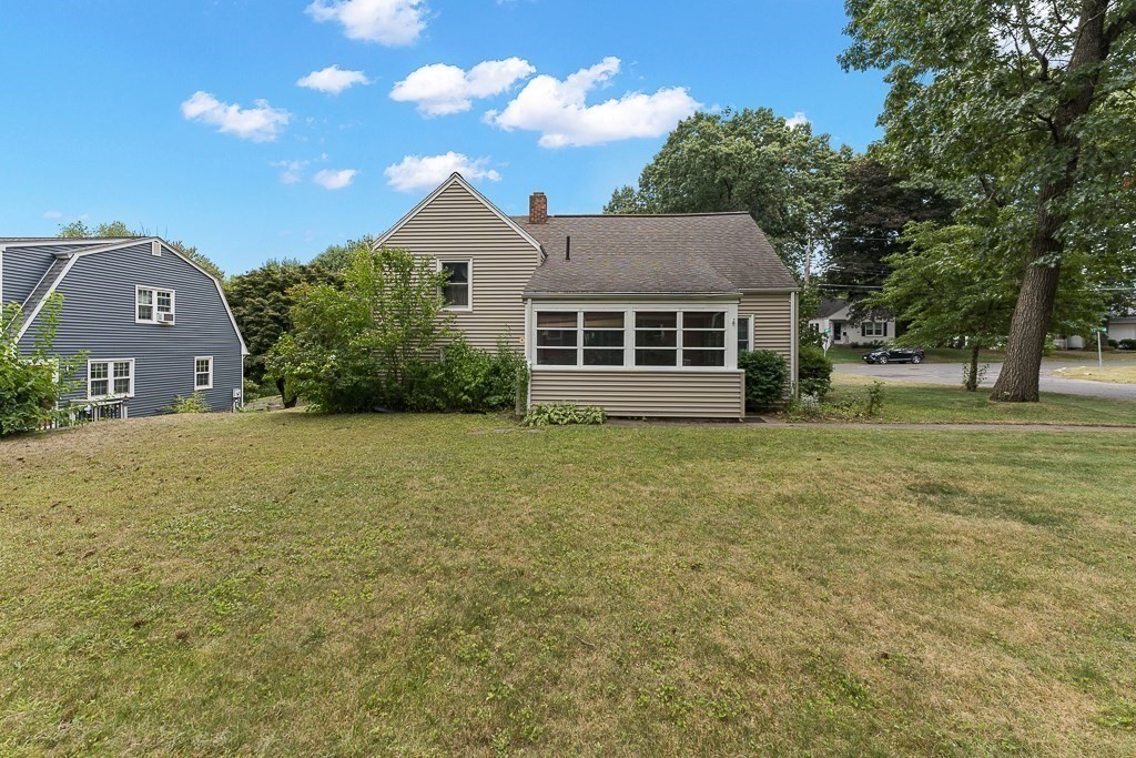 105 Lewis Avenue West Springfield, MA 01089 - Photo 2 of 38