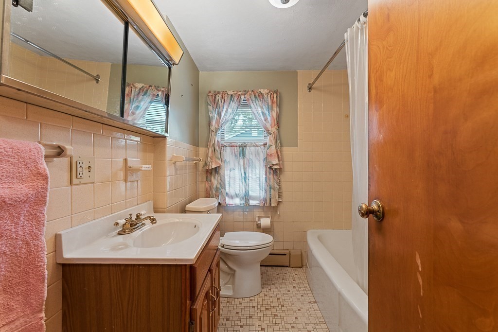 105 Lewis Avenue West Springfield, MA 01089 - Photo 27 of 38