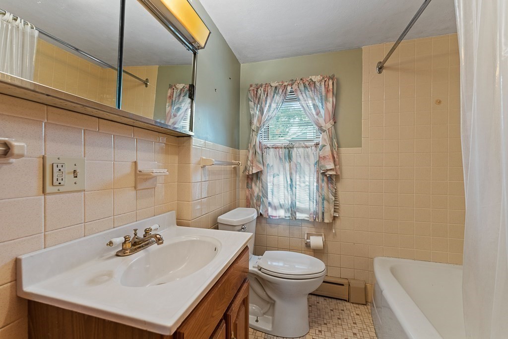 105 Lewis Avenue West Springfield, MA 01089 - Photo 28 of 38