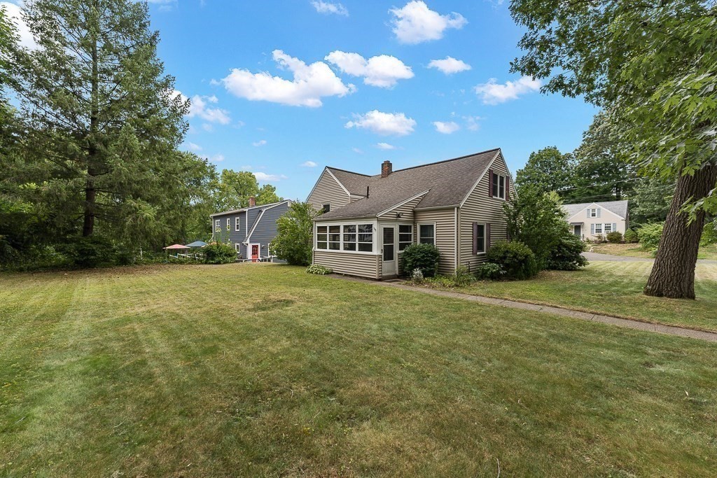 105 Lewis Avenue West Springfield, MA 01089 - Photo 3 of 38