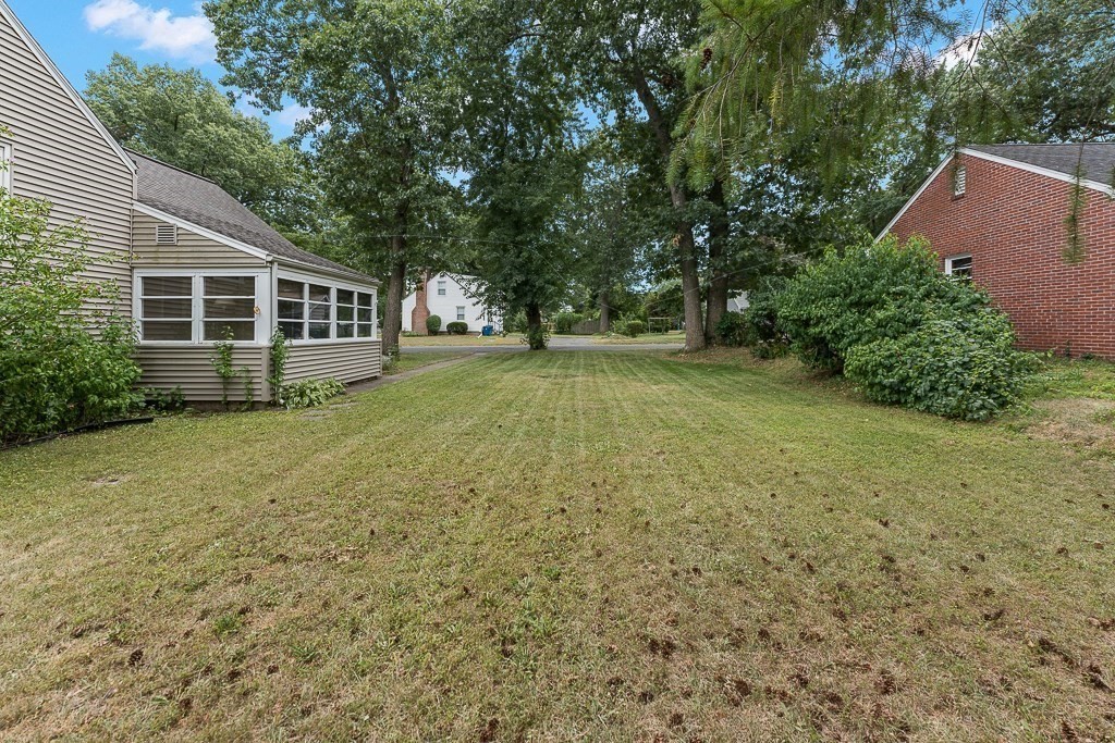105 Lewis Avenue West Springfield, MA 01089 - Photo 33 of 38