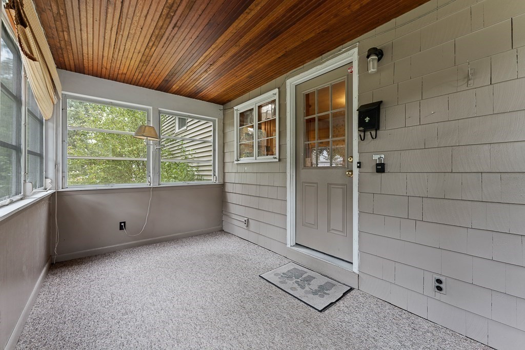105 Lewis Avenue West Springfield, MA 01089 - Photo 8 of 38