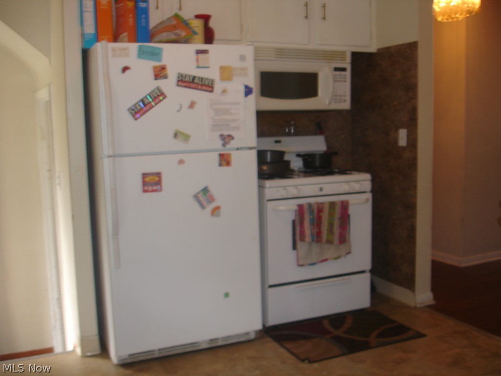 4124 Lowden Road South Euclid, OH 44121 - Photo 3 of 16
