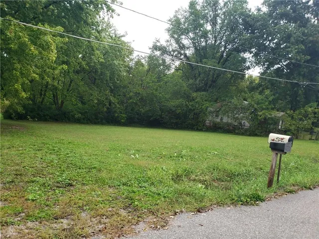 $36,000 | 805 North Allen Road, Independence, MO 64050