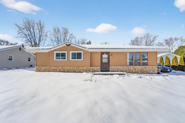 $325,000 | 7504 Pheasant Trail, Caledonia, WI 53402