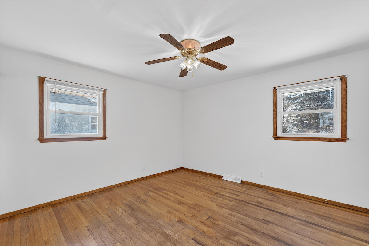 7504 Pheasant Trail Caledonia, WI 53402 - Photo 12 of 27 Master Bedroom