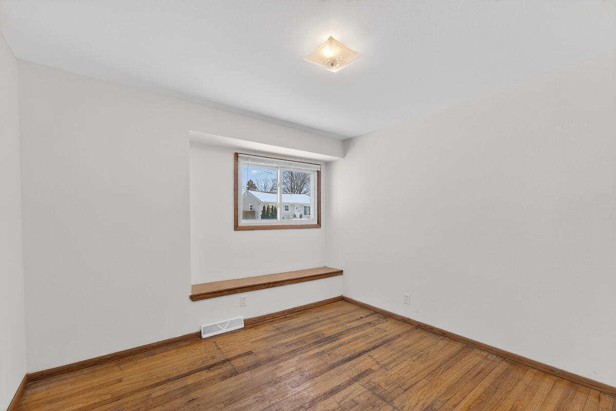 7504 Pheasant Trail Caledonia, WI 53402 - Photo 7 of 27 Bedroom1