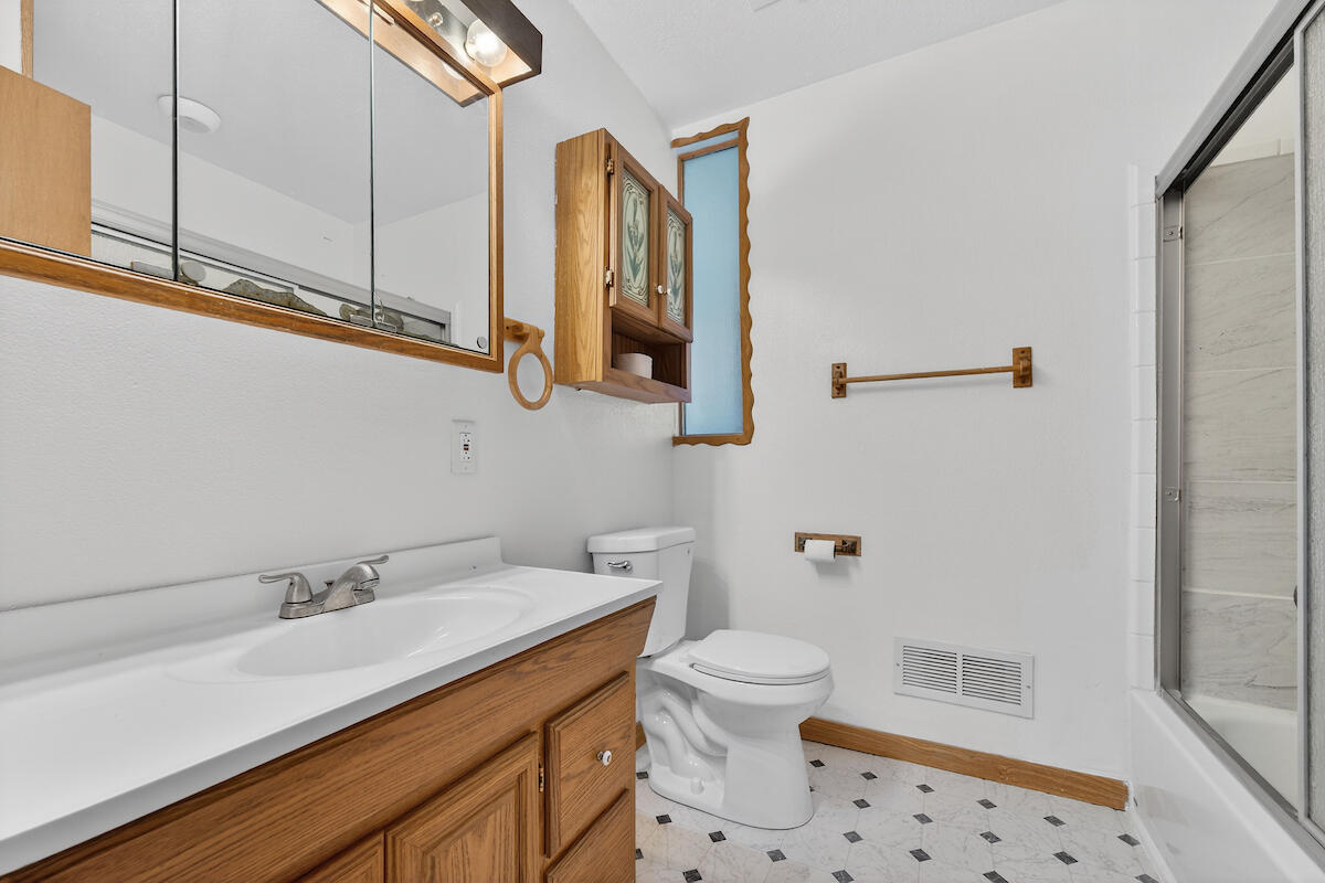 7504 Pheasant Trail Caledonia, WI 53402 - Photo 9 of 27 Bathroom