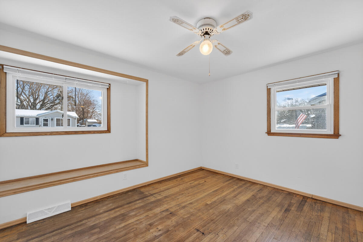 7504 Pheasant Trail Caledonia, WI 53402 - Photo 10 of 27 Bedroom2