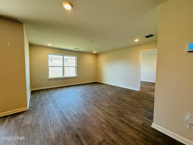 $2,400 | 120 Tiller Drive, Panama City, FL 32404