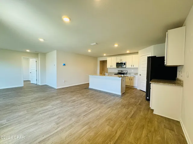 $2,400 | 120 Tiller Drive, Panama City, FL 32404