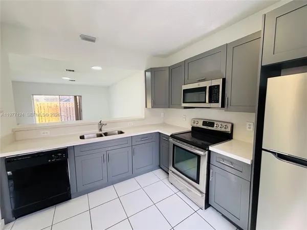 $2,900 | 16134 Emerald Cove Road, Unit 16134, Weston, FL 33331